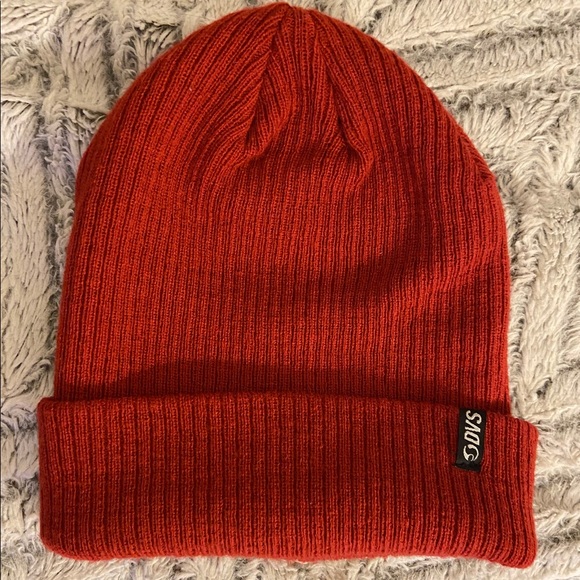 Dark red DVS beanie - Picture 1 of 2